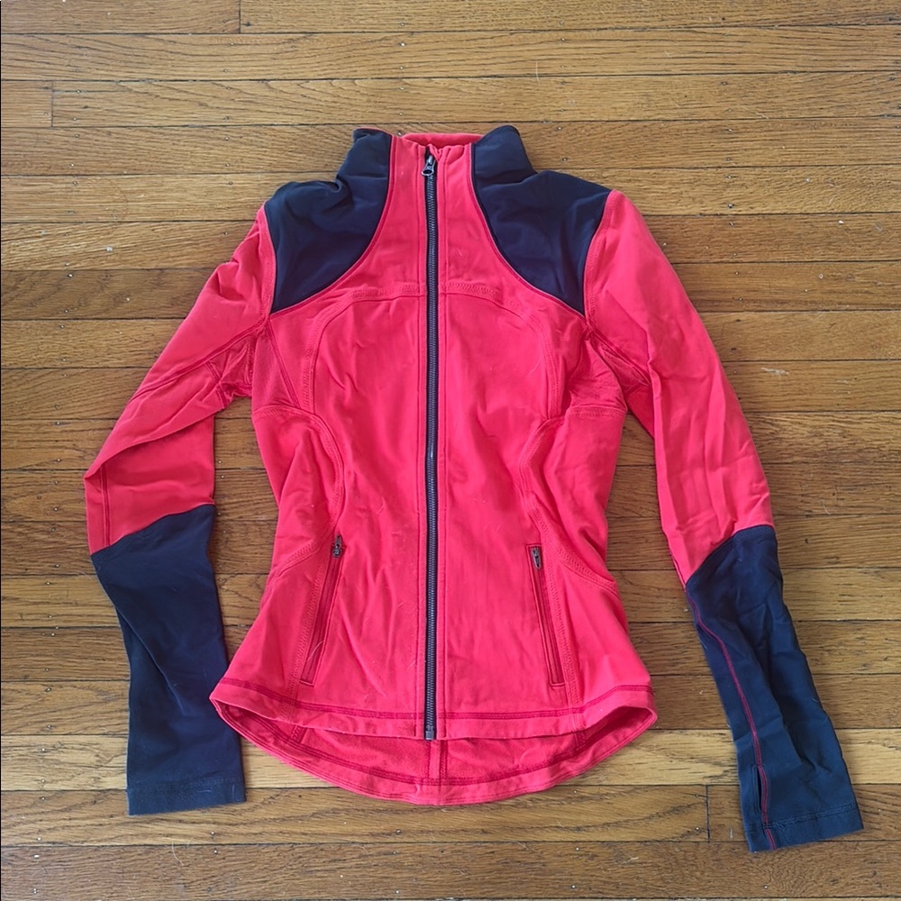 Lululemon red and grey define contour zip up